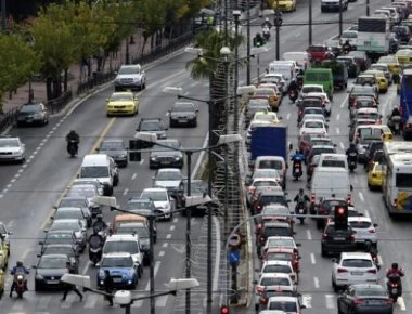 Ξεκίνησε η έξοδος των εκδρομέων του Πάσχα - Μποτιλιάρισμα στην Εθνική